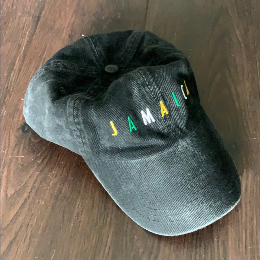 Urban outfitters black denim 🧢